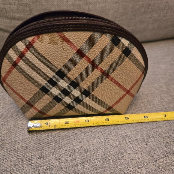 Burberry Leather Travel Pouch - Picture 5 of 6